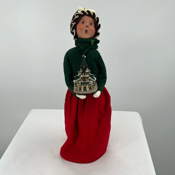 Byers Choice Elegant Woman Caroler w/ Church Figurine 13”...